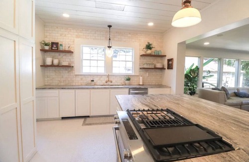 Natchitoches House | Downtown Riverside Oasis: Deck, Hot Tub & More!