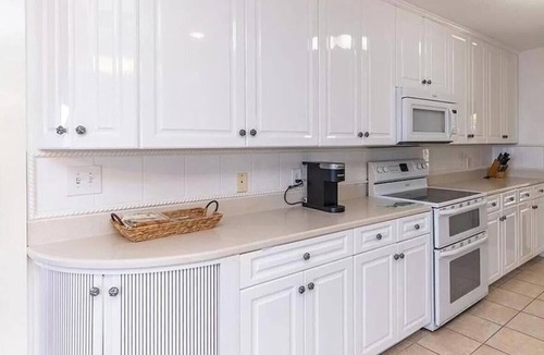 Saint Helena Island House | Dreamworthy, waterfront St. Helena home with pool and deep water dock.