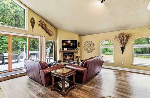 Eureka Springs Historic District House | Dwntn, New Hot Tub, Trailer Parking, Dog Friendly