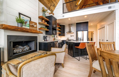 Drasco Cabin | Eagle Bluff Cabin at Greers Ferry Lake with Hot Tub