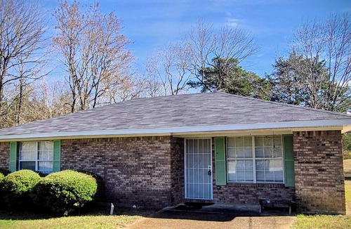Crawford House | Easter Lilly's Place -charming 2 bedroom house near MSU and GTR airport