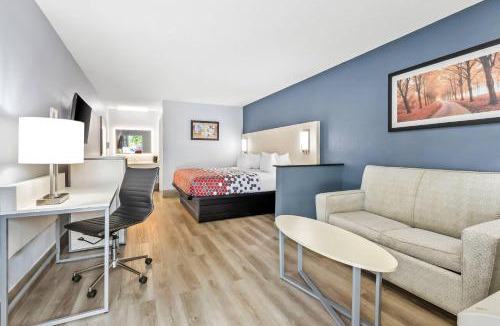Cayce Hotel | Econo Lodge Inn & Suites Cayce I-26 Airport