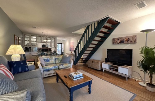 Ocean Ridge Condo | Edisto Beach Peach!—beautiful renovated condo on golf course & close to beaches