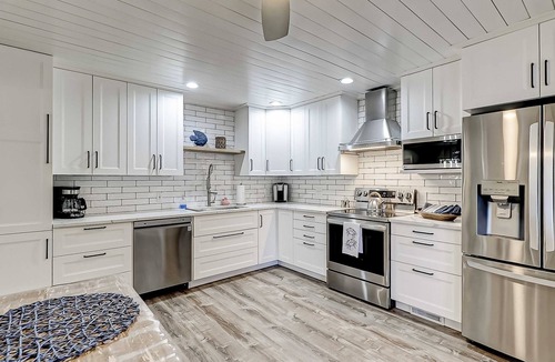 Shipyard Plantation House | Enchanting beach golf retreat with pool, screened porch & amazing views