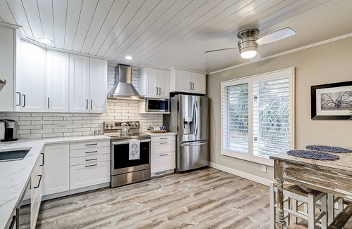 Shipyard Plantation House | Enchanting beach golf retreat with pool, screened porch & amazing views
