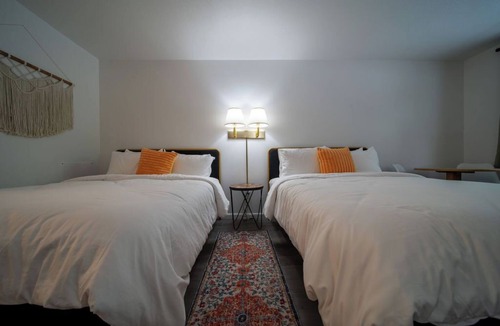 Eureka Springs Historic District Resort | Enjoy the charm of Queen Suite Number 5 at GloryDayz!