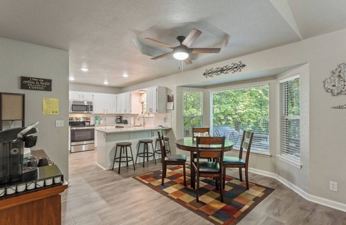 Bella Vista House | Entire 3 Bedroom House Near Bike Trails!