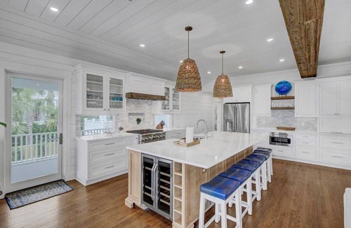 Isle of Palms House | Epic Outdoor Oasis | Pool, Hot Tub, Bar, Ping Pong & Cornhole