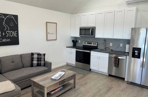 Compton Cabin | Escape to a peaceful Ozarks cabin near the Buffalo National River, perfect for couples and small families. Enjoy mountain views, a cozy private setting, and easy access to hiking trails, waterfalls, and Eureka Springs.