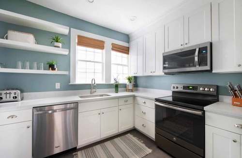 Cannonborough Elliotborough House | Explore Downtown King St - 12 Bedrooms/7.5 Baths!