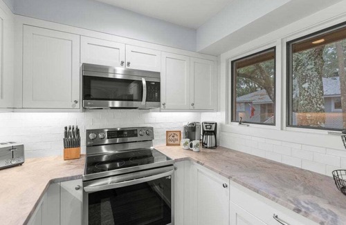 Seabrook Island Cottage | Fabulous 3 BR/2BA Cottage, Pet Friendly w/fee, Amenity Access Included!