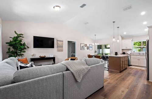 Fellowship House | Family 3-Bedroom Retreat in Ocala, 10 Min to WEC!