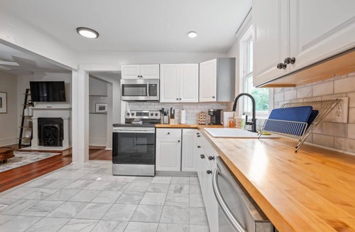 Midtown House | Family-Friendly 2APT Duplex ★ Off Street Parking ★ Historic Victorian District