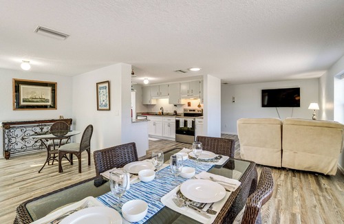 Englewood South House | Family-Friendly Englewood Rental w/Canal Views!