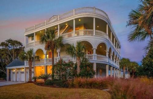 Isle of Palms House | Family Home-11 Bedroom Pool Hot Tub Billiard Room Elevator Putting Green - Sea Palace
