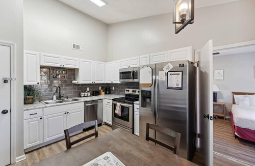 Savannah House | Fenced Yard, Fire Pit & BBQ Grill Near Lake Mayer