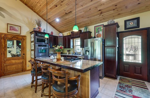 Caddo Gap Cabin | Flag Hole Riverfront Cabin Near Local Attractions!