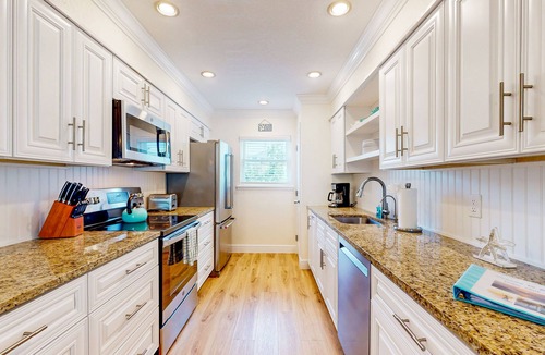 Indian Shores House | Flip Flops & Fun | Furnished Balcony | Bay-View Pool | Across from Beach