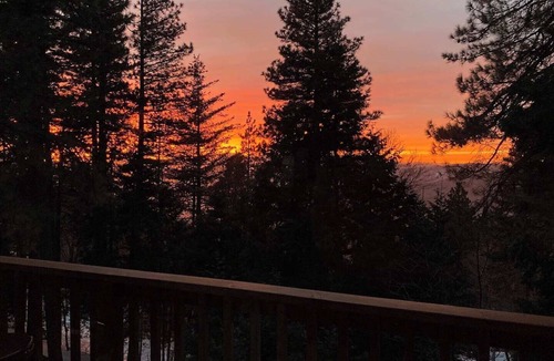 Running Springs Cabin | Forest-Edge Mtn Escape Views SkyPark Nearby