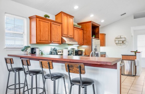 Colonial Oaks House | Free Early Check-In - Gaming Arcade - Free Parking