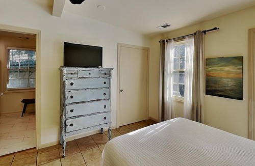Old West Broad Neighborhood House | Frogtown Cottage
