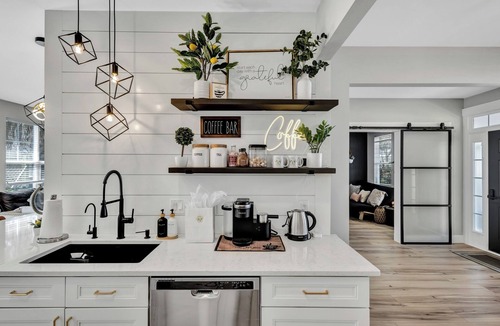 Bluffton House | Fully remodeled home + optional In-law apartment for large groups