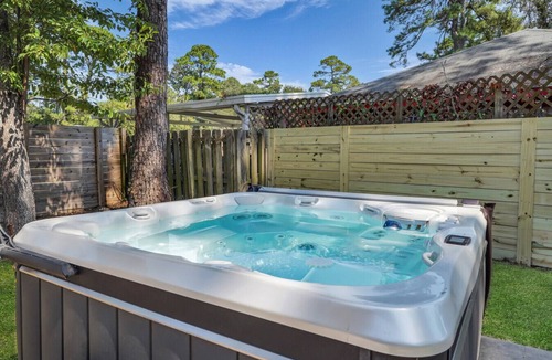 Savannah House | Gilded Magnolia Hideout|Sleeps8|Hot Tub|pet+