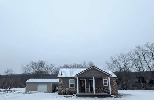 Great Valley Cabin | Golf, Relax, Repeat – Cabin Close to the Golf Course & Downtown EVL