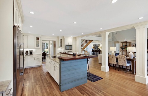 Vanderhorst Plantation House | Gorgeous 3 Bedroom Fully Updated Vanderhorst Home!