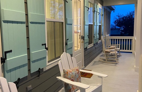 Long Beach House | Gorgeous beach home with a salt water pool. Perfect for a summer vacation!