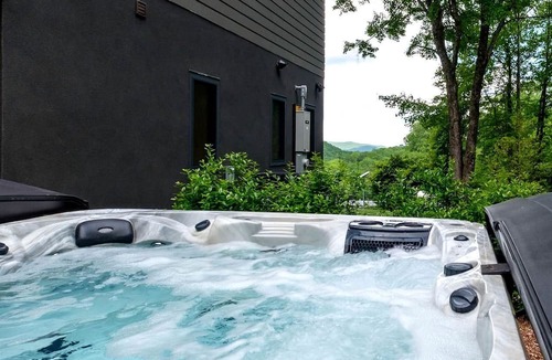 Balsam Grove House | Gorgeous Secluded Vacation Rental in Transylvania County, North Carolina