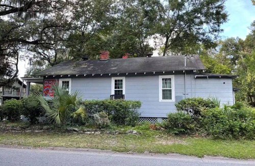 Midtown Cottage | Grandma's Cottage, Free Off-Street Parking, and Library