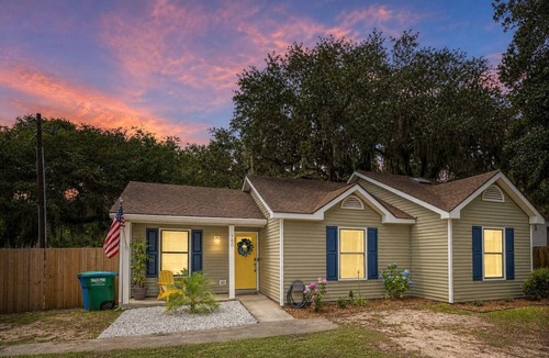 Port Royal House | Gritz & Giggles, Southern Charm Meets Belly Laughs! Close to Parris Island