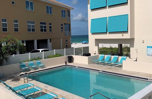 Bradenton Beach Apartment | Gulf side! No crossing the street to get to the beach! COQUINA BEACH CLUB 109