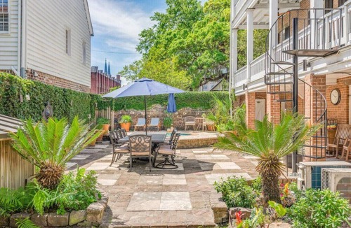 Historic District - North Apartment | Hamilton Carriage A