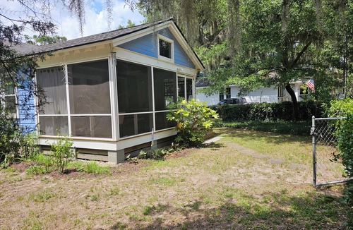 Port Royal House | Happy Blue Bungalow, quiet neighborhood, huge porch, fenced yard, pet friendly