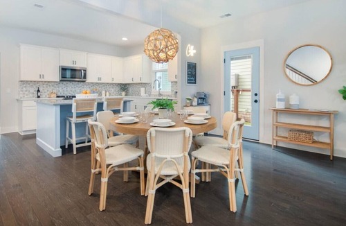 North Charleston House | Happy Ours, Mins to Park Circle, Dtwn, CHS Beach