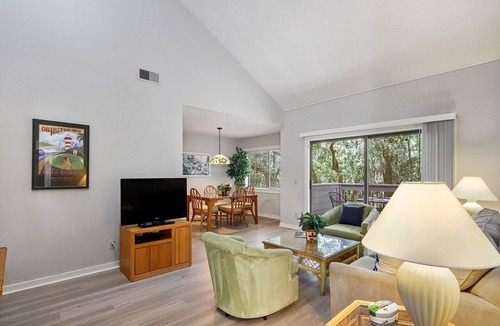 Sea Pines Condo | Harbour Town Gem: Serene Lagoon Views & Steps to the Lighthouse