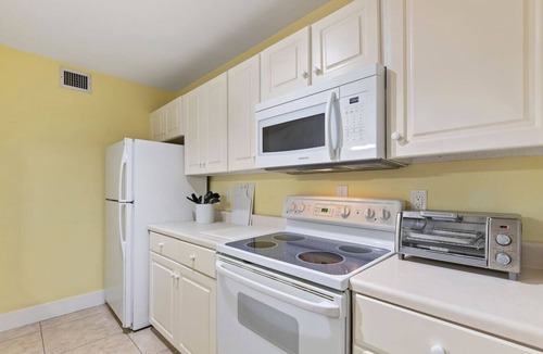 Harbour Town Villa | Harbour Town Retreat Steps to Marina Pool & Golf in Sea Pines