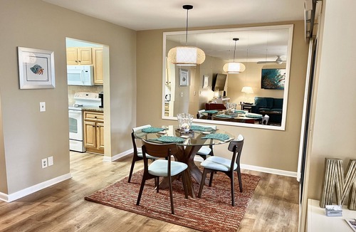 Harbour Town Condo | Harbour Views/Queen Bed/1St Floor/1BR Flat w/Sofa Bed/New Walk-in Shower