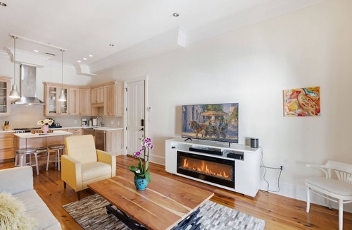 Harleston Village Apartment | Heart of King St · Charming Condo· Private Balcony