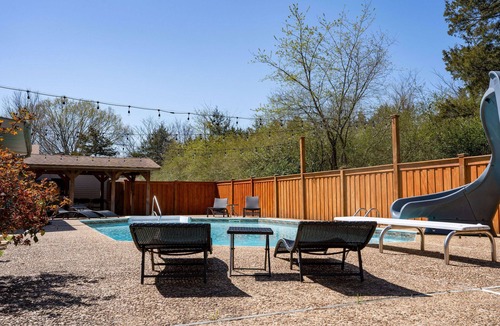 Heber Springs House | Heber Springs Home w/Heated Pool! Walk to Sandy Beach & Greers Ferry Lake!
