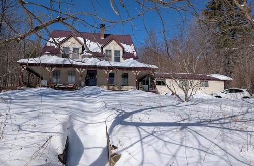 Bristol Apartment | Hideaway on the Hill! Private 2 bedroom apartment with full accommodations!