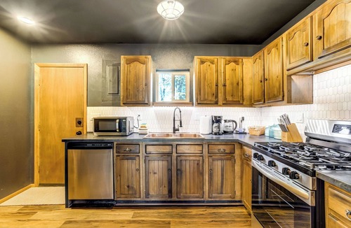 Florissant House | High Country Compound in the CO Rocky Mountains - Hot Tub, 2x King Beds, Firepit
