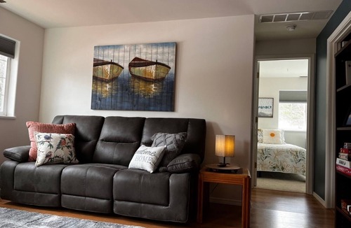 Homer House | HILLSIDE HIDEAWAYnRelax in this peaceful home.Grill your catch of the day!