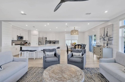 Palmetto Dunes House | Hilton Head Coastal Compound | Pool Putting Green