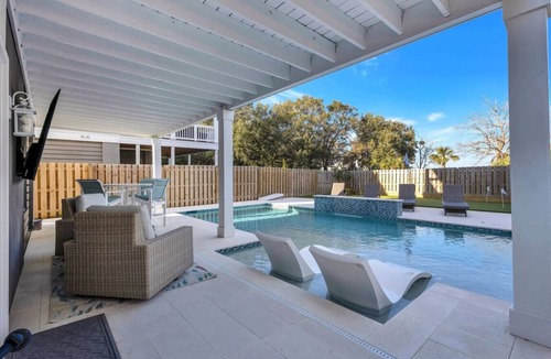 Palmetto Dunes House | Hilton Head Coastal Compound | Pool Putting Green