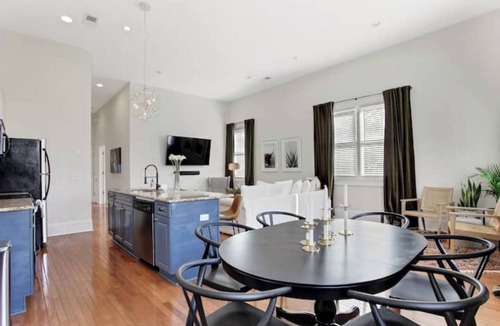 Thomas Square Condo | Hip and Sophisticated Condo - Live Like a Local!