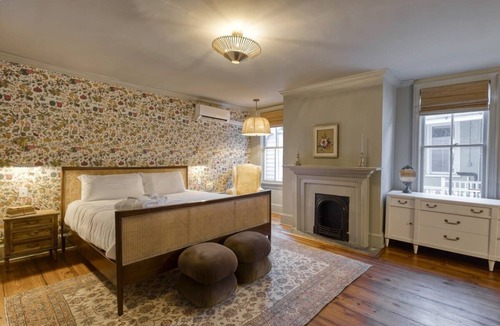 Harleston Village Bed & Breakfast | Historic B&B Veranda King Suite Walk to King