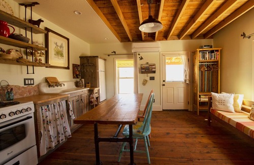 Escalante Cabin | Historic Pioneer Cabin in the Heart of Canyon Country